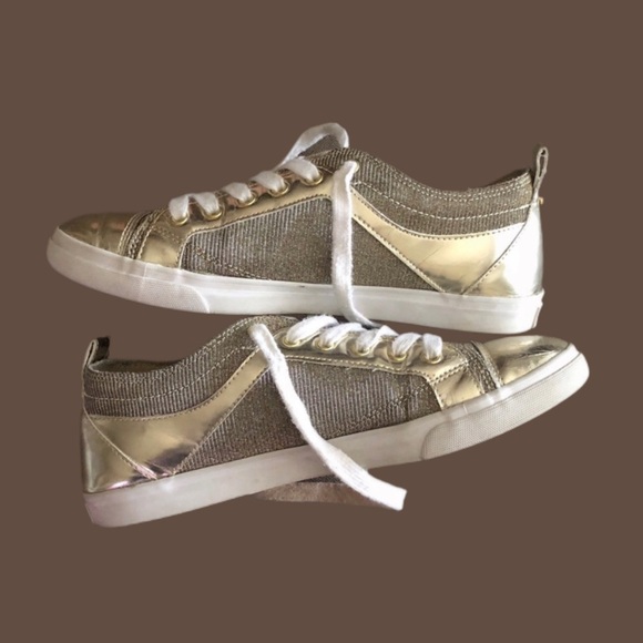 Guess✨ ‘Maadet 2’ Sneakers - Picture 5 of 9